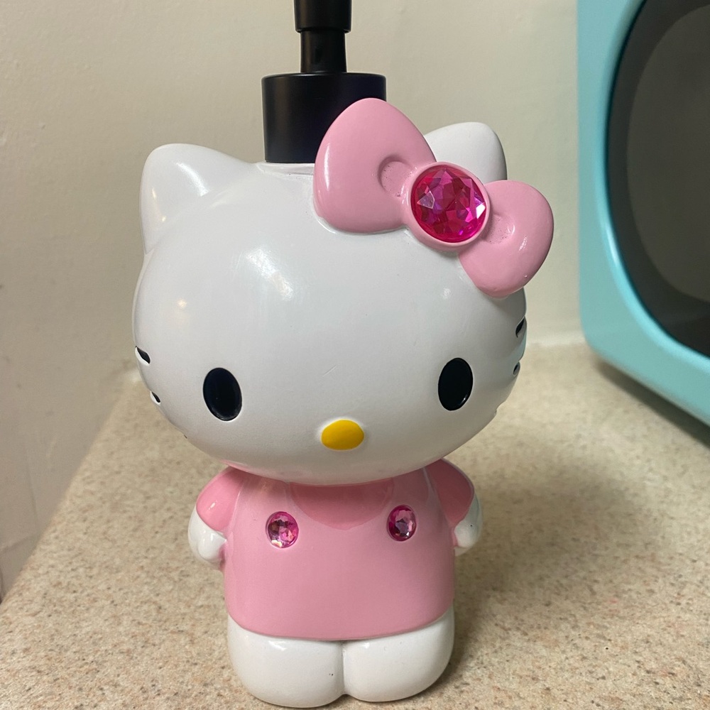 Hello Kitty White and Pink soap dispenser